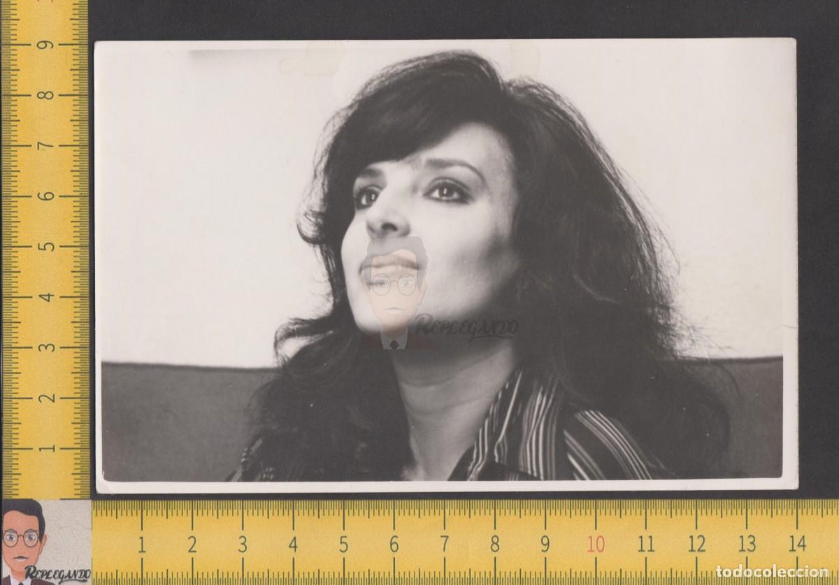 Fotograf&iacute;a antigua: RETRATO ART&Iacute;STICO GUAPA CHICA JOVEN MORENA SONRIENDO - FOTO ANTIGUA A&Ntilde;O 1974 - MODELO SEXY MUJER