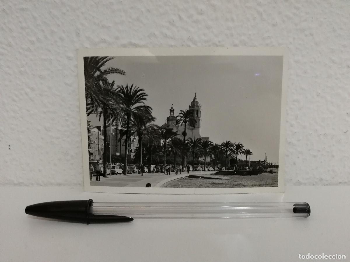 Fotograf&iacute;a antigua: ANTIGUA FOTOGRAFIA - PLAYA SITGES A&Ntilde;O 1978 - FOTO B/N - CATALU&Ntilde;A