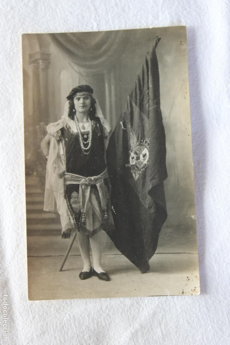 Fotograf&iacute;a antigua: ABANDERADA CON TRAJE DE EPOCA BANDERA CASTILLA - Foto 1