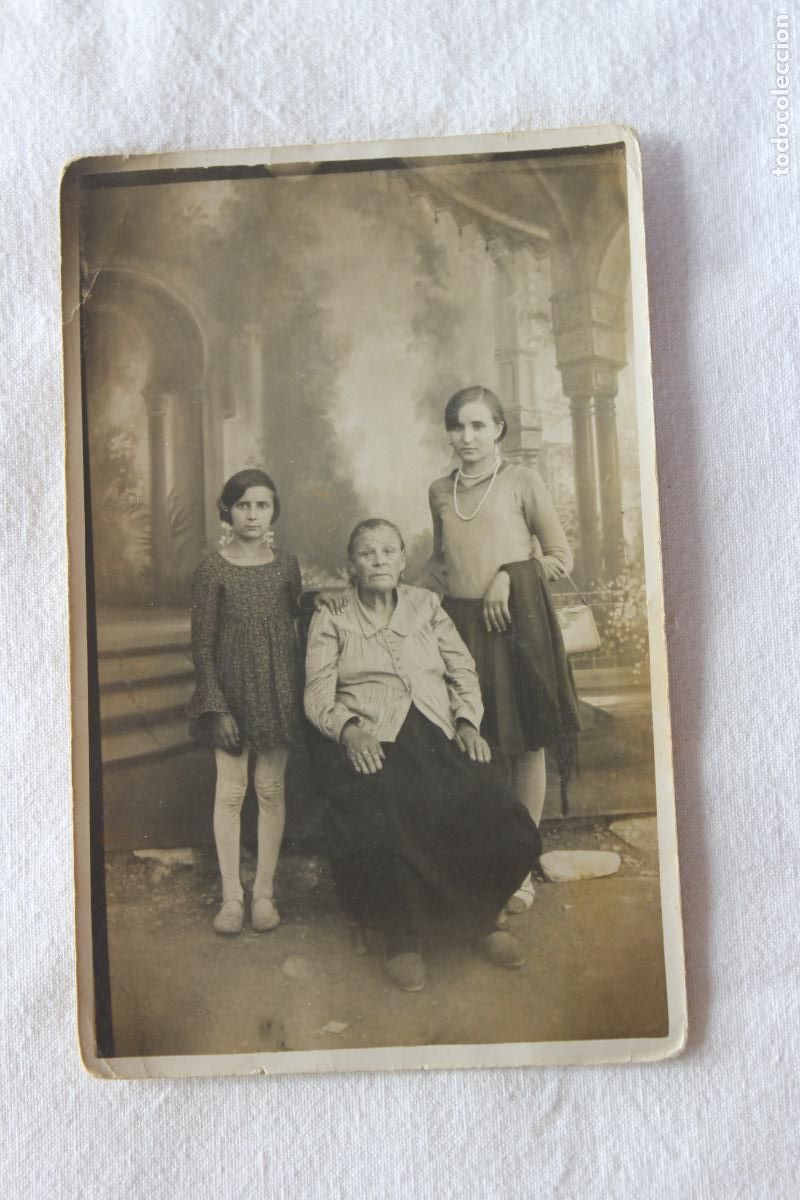 Fotograf&iacute;a antigua: ABUELA CON NIETAS PETRER - Foto 1