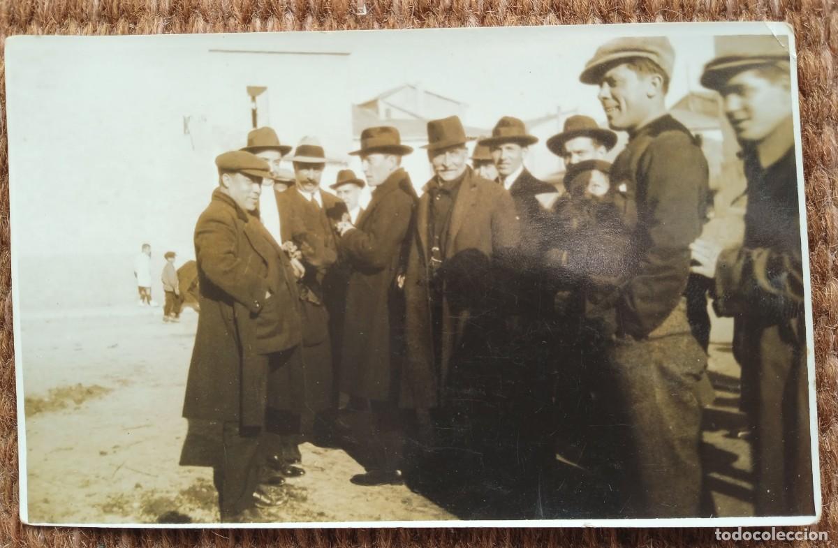 Photographie ancienne: SE&Ntilde;ORES CON SOMBRERO Y GORRAS