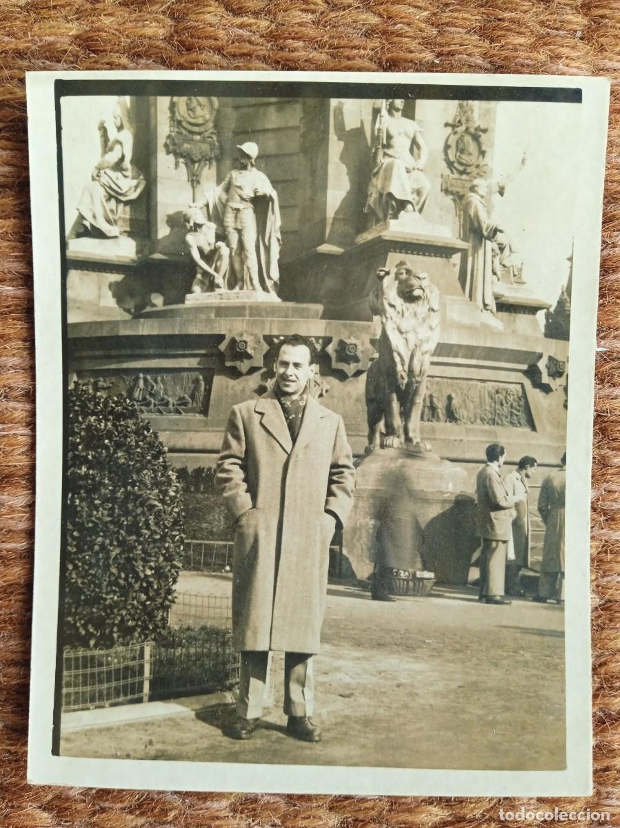 Fotograf&iacute;a antigua: SE&Ntilde;OR EN BARCELONA 1950 - Foto 1