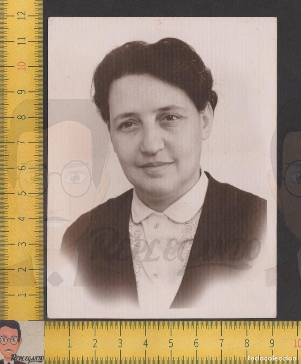 Fotografia antica: RETRATO MUJER SONRISA Y MIRADA DULCE - FOTO ANTIGUA ESTUDIO A&Ntilde;O 1966 - SE&Ntilde;ORA CAMISA REBECA
