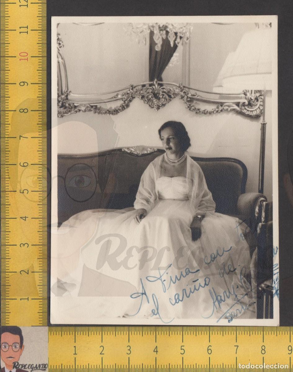 Fotografia antiga: GUAPA MUJER CHICA VESTIDO NOVIA POSA SENTADA EN SILL&Oacute;N SAL&Oacute;N LUJOSO - FOTO ANTIGUA A&Ntilde;O 1958 ESPA&Ntilde;A