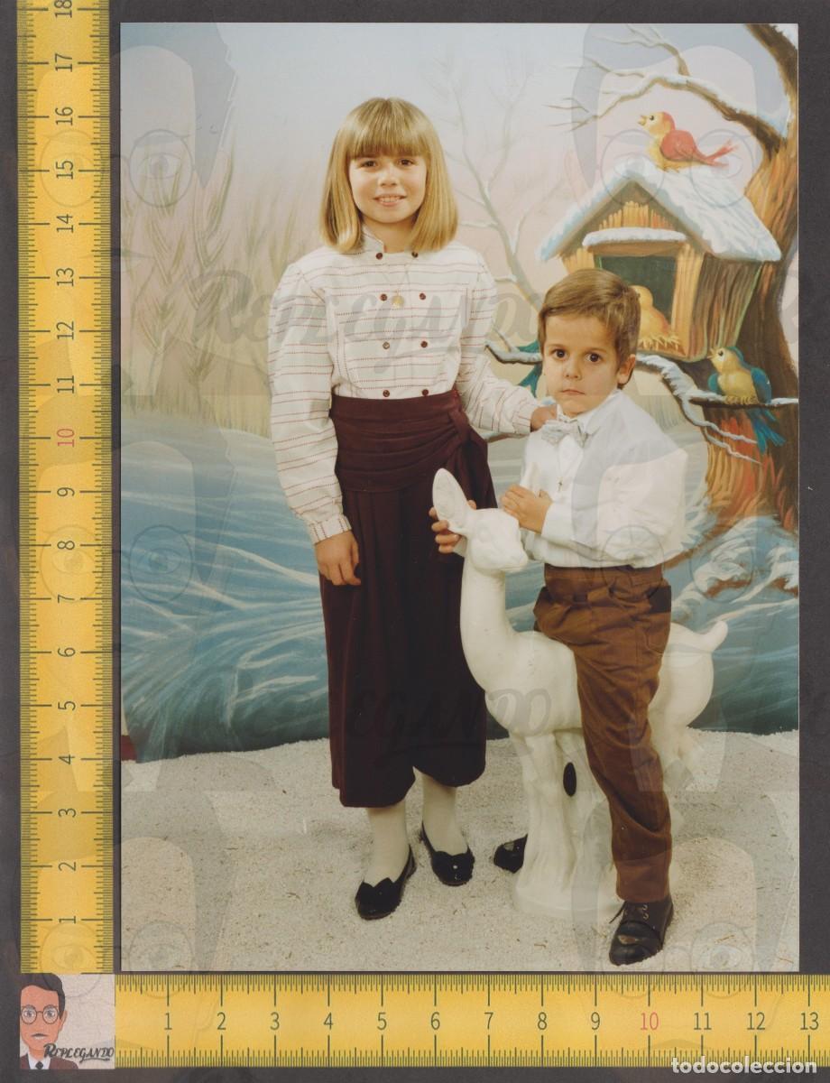 Fotografia antica: NI&Ntilde;OS SONRISA BOSQUE FAUNA CERVATILLO P&Aacute;JAROS ESTAMPA NAVIDAD - FOTO VINTAGE ESTUDIO A&Ntilde;O 1988