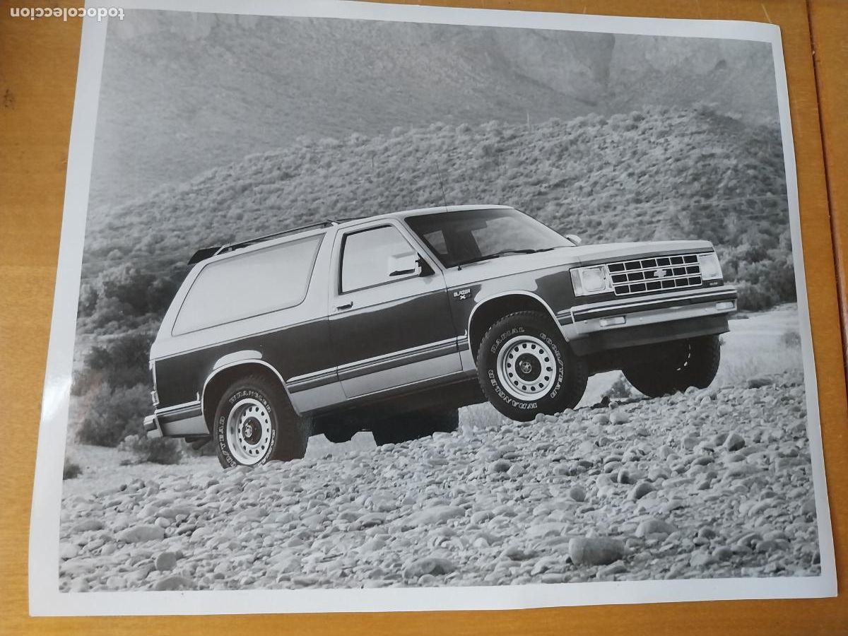 Fotograf&iacute;a antigua: CHEVROLET SUBURBAN &ne; FOTO PRESS A&Ntilde;OS 80 ORIGINAL 25,5X20,5cm FOTOGRAFIA AUTOS COCHES