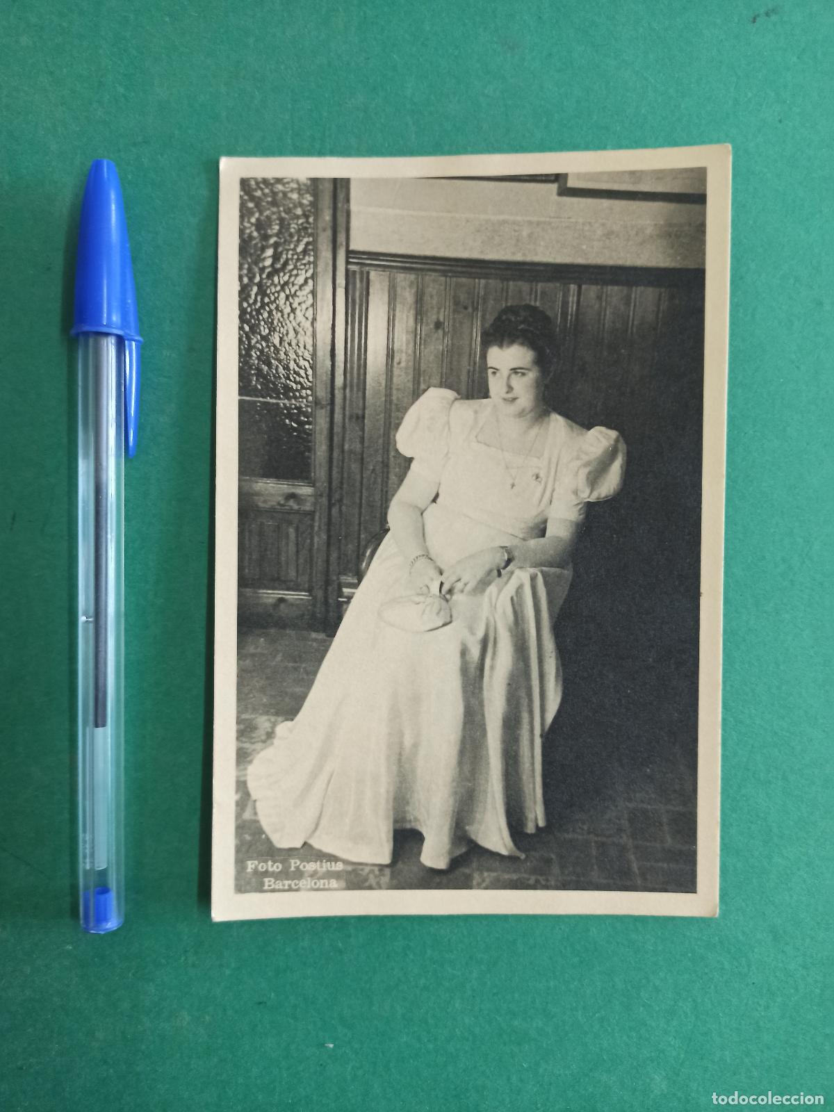 Fotograf&iacute;a antigua: Antigua fotografia de mujer en el palau de la Musica Catalana. 1947.