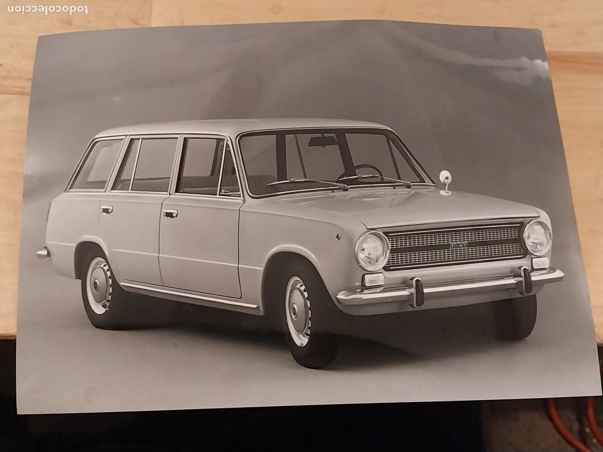 Fotografia antica: FIAT 124 FAMILIARE FAMILIAR FOTO PRESS ORIGINAL 23,2X17,2CM 1950 1960 FOTOGRAFIA COCHE