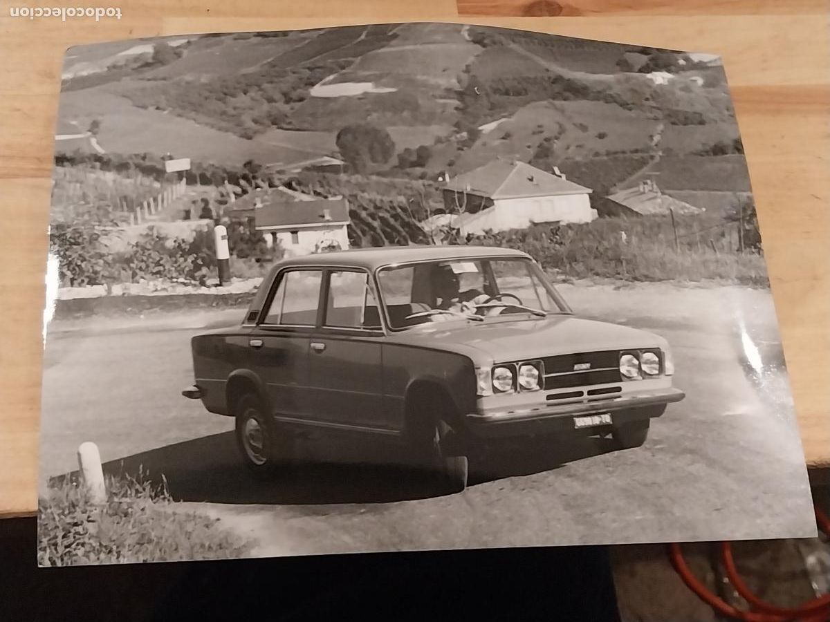 Fotograf&iacute;a antigua: FIAT 124 SPECIAL T FOTO PRESS ORIGINAL 23X17,5CMS AUTOMOCION COCHES NATURALEZA