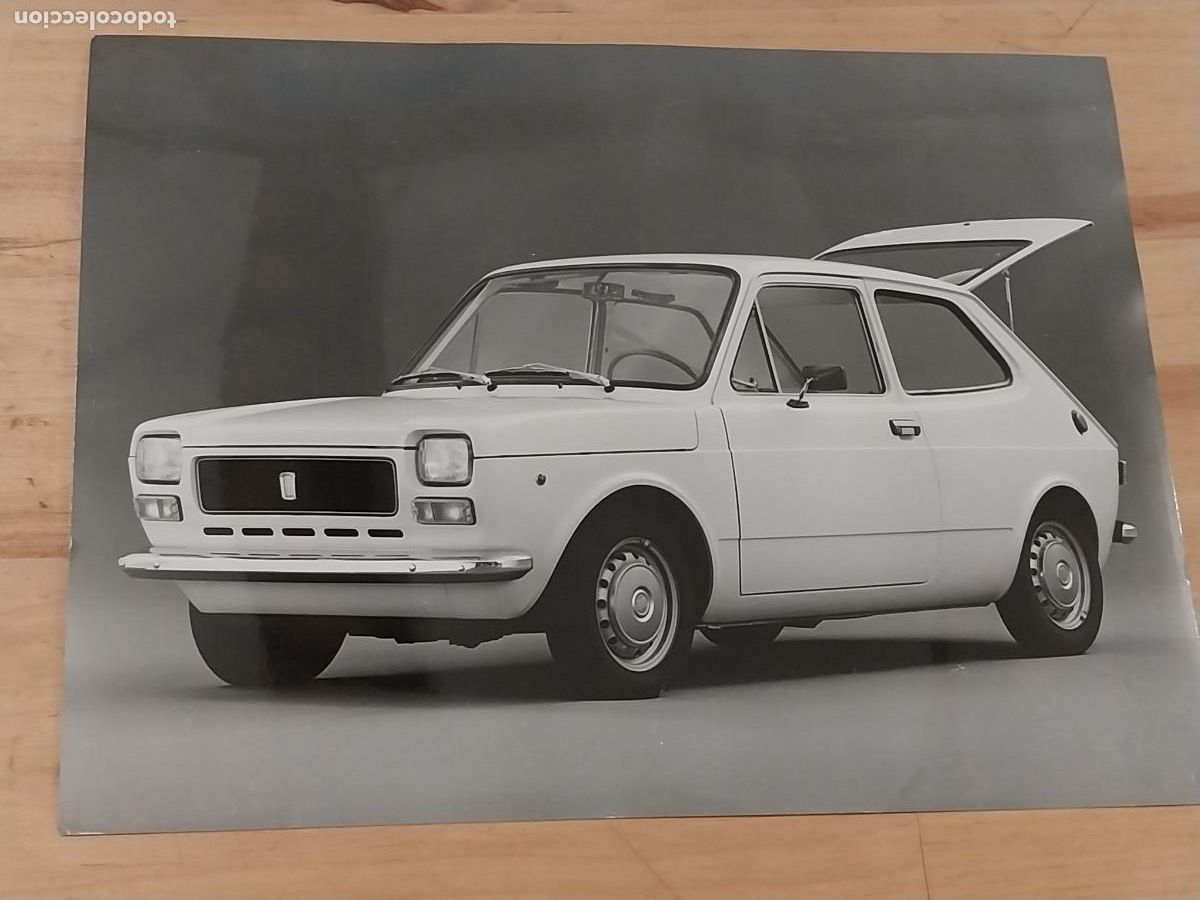 Fotograf&iacute;a antigua: FIAT 127 TRES PUERTAS FOTO PRESS ORIGINAL 23X17,3CMS AUTOMOCION COCHES