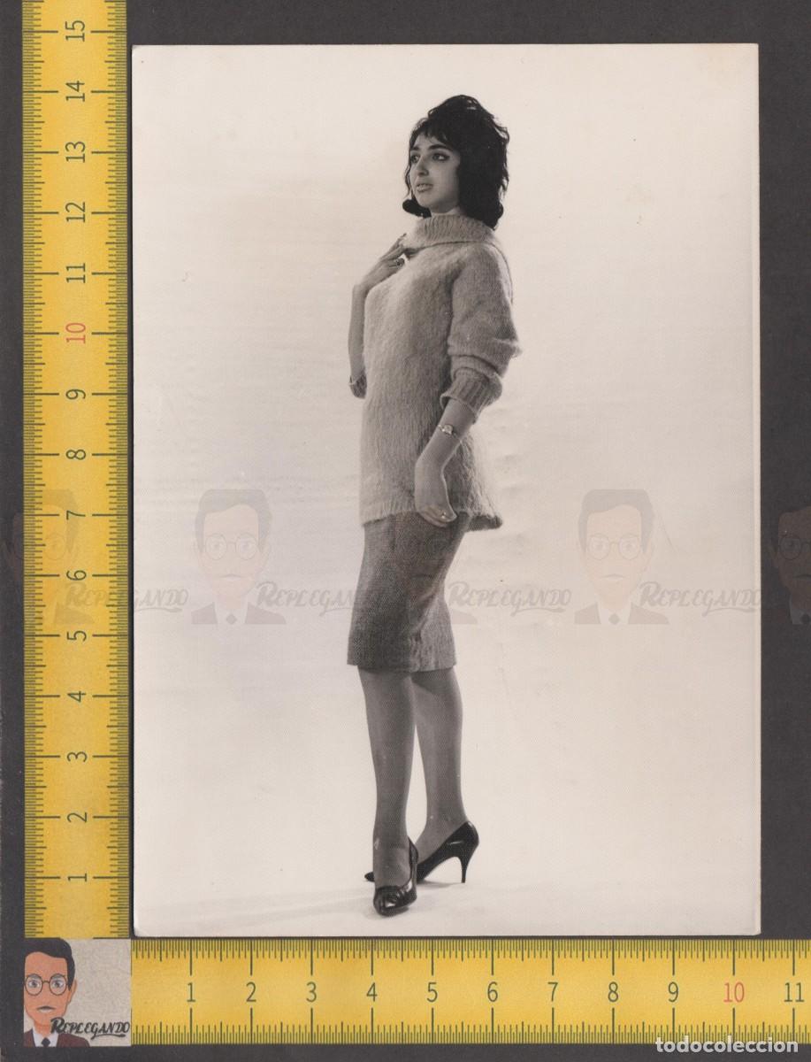 Fotografia antica: SEXY GUAPA CHICA JOVEN MORENA POSA ELEGANTE - MUJER MODELO - FOTO ANTIGUA ESTUDIO A&Ntilde;OS 60 - MODA