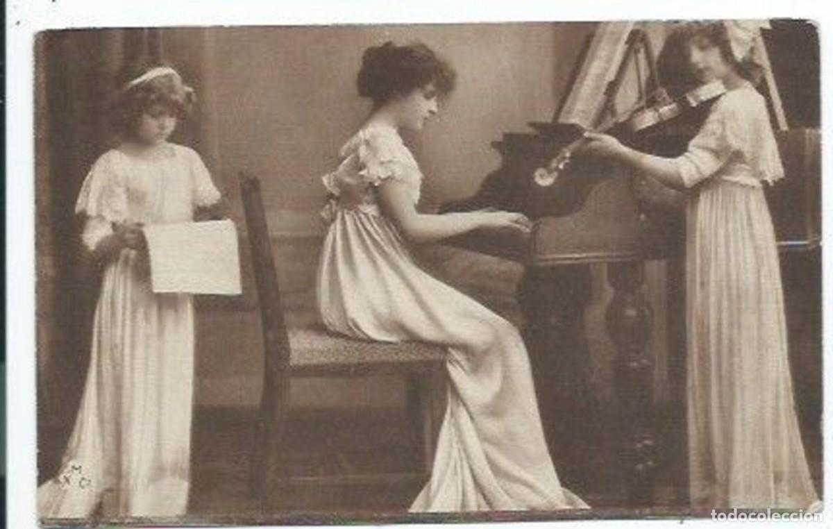 Fotograf&iacute;a antigua: &rdquo; SE&Ntilde;ORITAS TOCANDO &rdquo;.- ILUSTRACION DE EPOCA - Foto 1