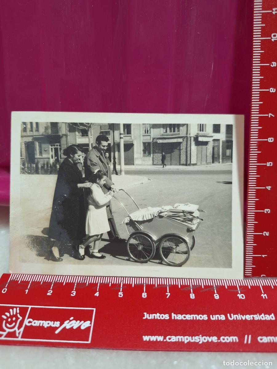 Fotograf&iacute;a antigua: Antigua fotograf&iacute;a Familia de paseo.