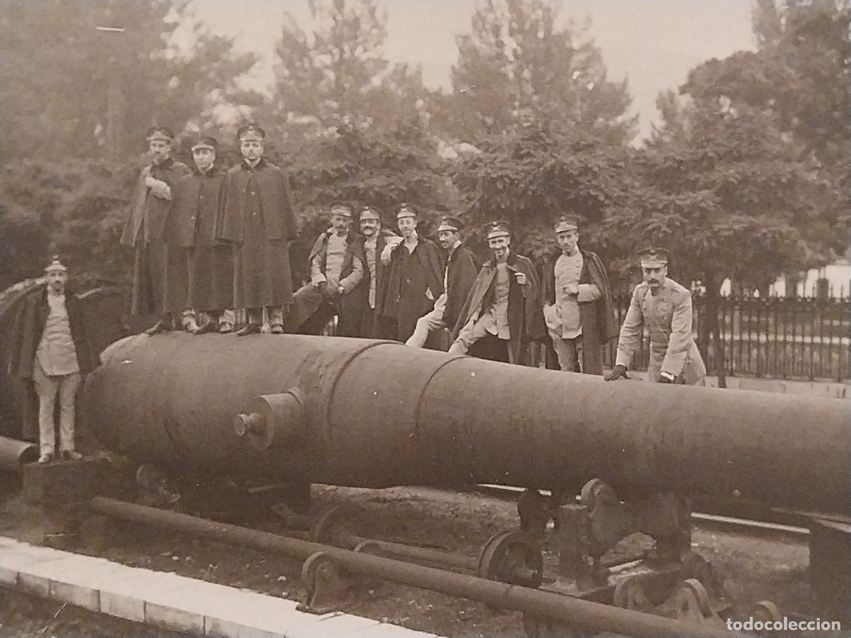 Fotograf&iacute;a antigua: MILITARES OFICIALES CA&Ntilde;ON ESTACION FERROCARRIL EPOCA ALFONSO XIII DORSO POSTAL ORIGINAL
