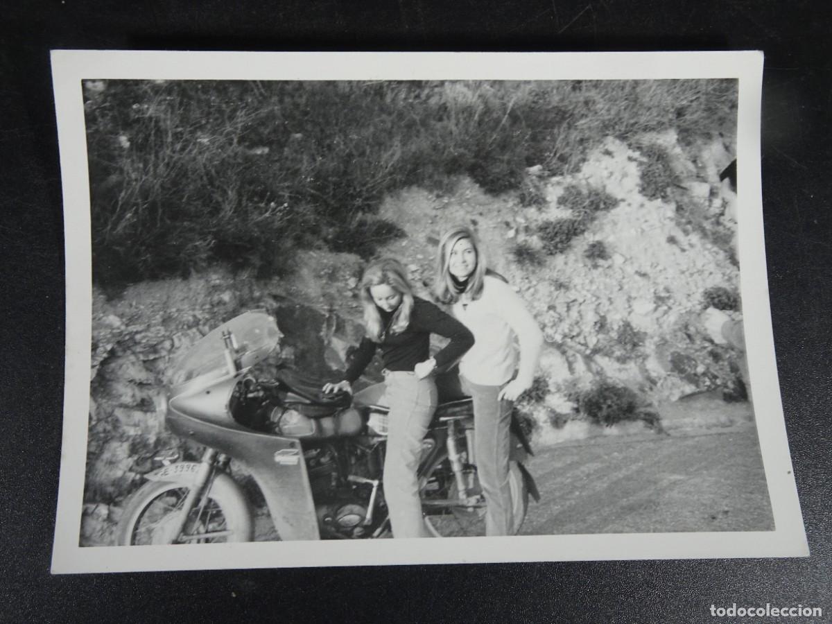 Fotograf&iacute;a antigua: ANTIGUA FOTOGRAF&Iacute;A , CHICAS POSANDO, MOTO, VER FOTOS