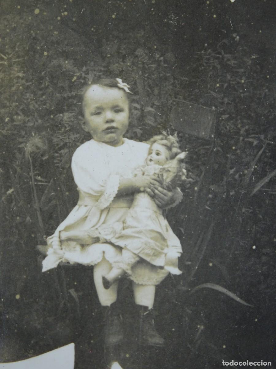 Fotografia antica: ANTIGUA FOTOGRAF&Iacute;A DE ESTUDIO, NI&Ntilde;A CON MU&Ntilde;ECA, VER FOTOS