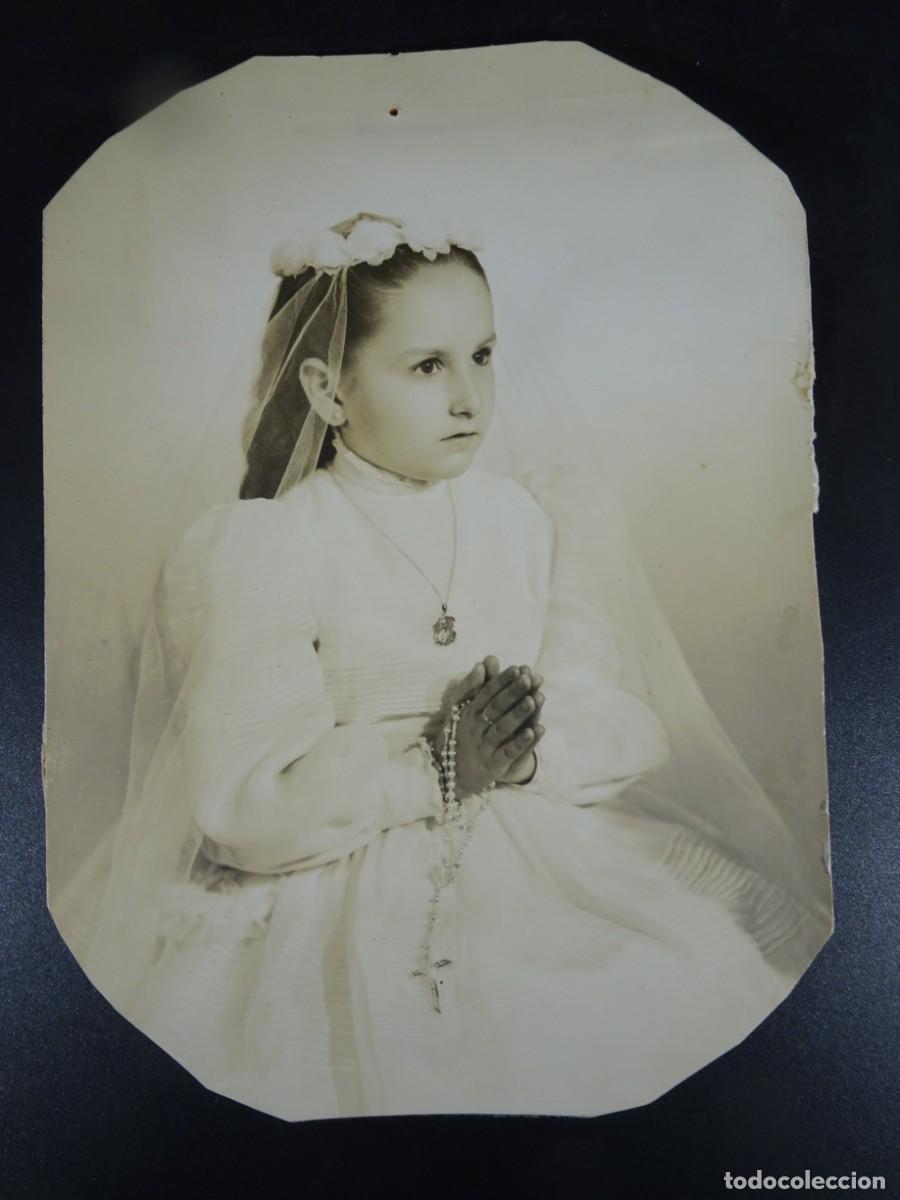 Alte Fotografie: ANTIGUA FOTOGRAF&Iacute;A DE ESTUDIO, NI&Ntilde;A VESTIDO PRIMERA COMUNI&Oacute;N, RECORTADA ,VER FOTOS