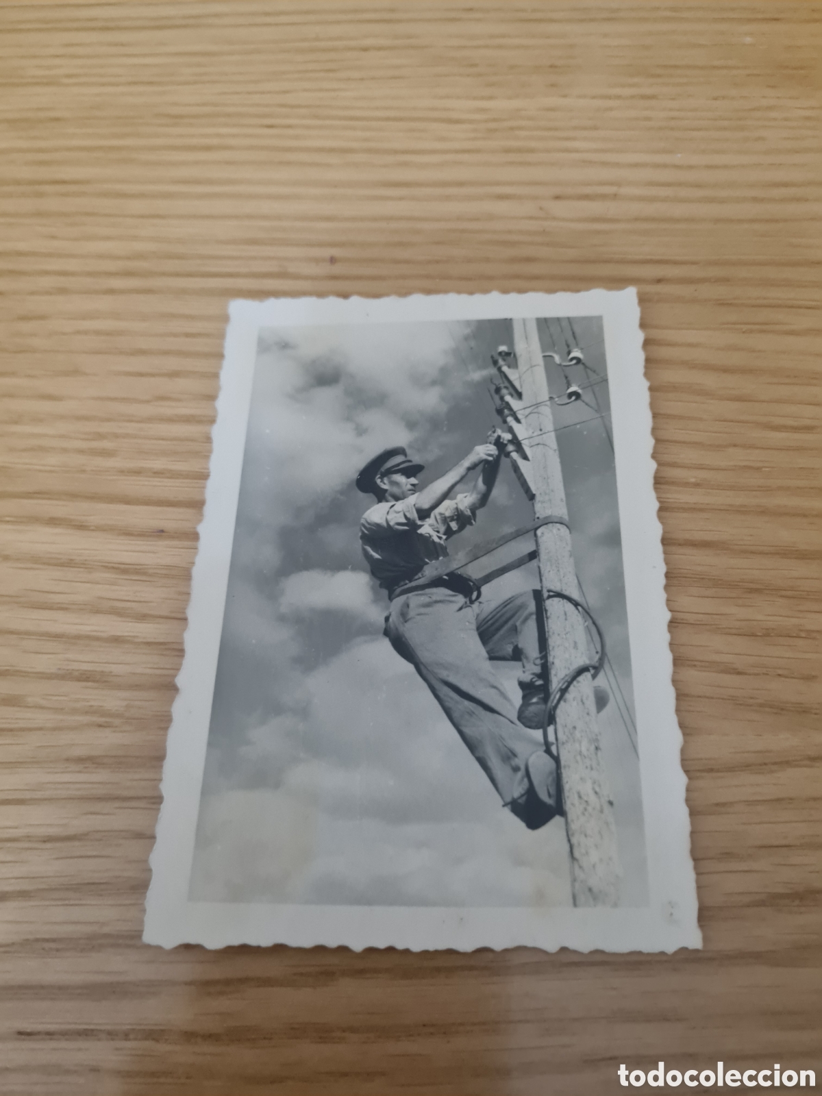 Fotograf&iacute;a antigua: FOTO DE UN INGENIERO MILITAR EN TRABAJO DE LINEA SEMIPERMANENTE.A&Ntilde;0S 20