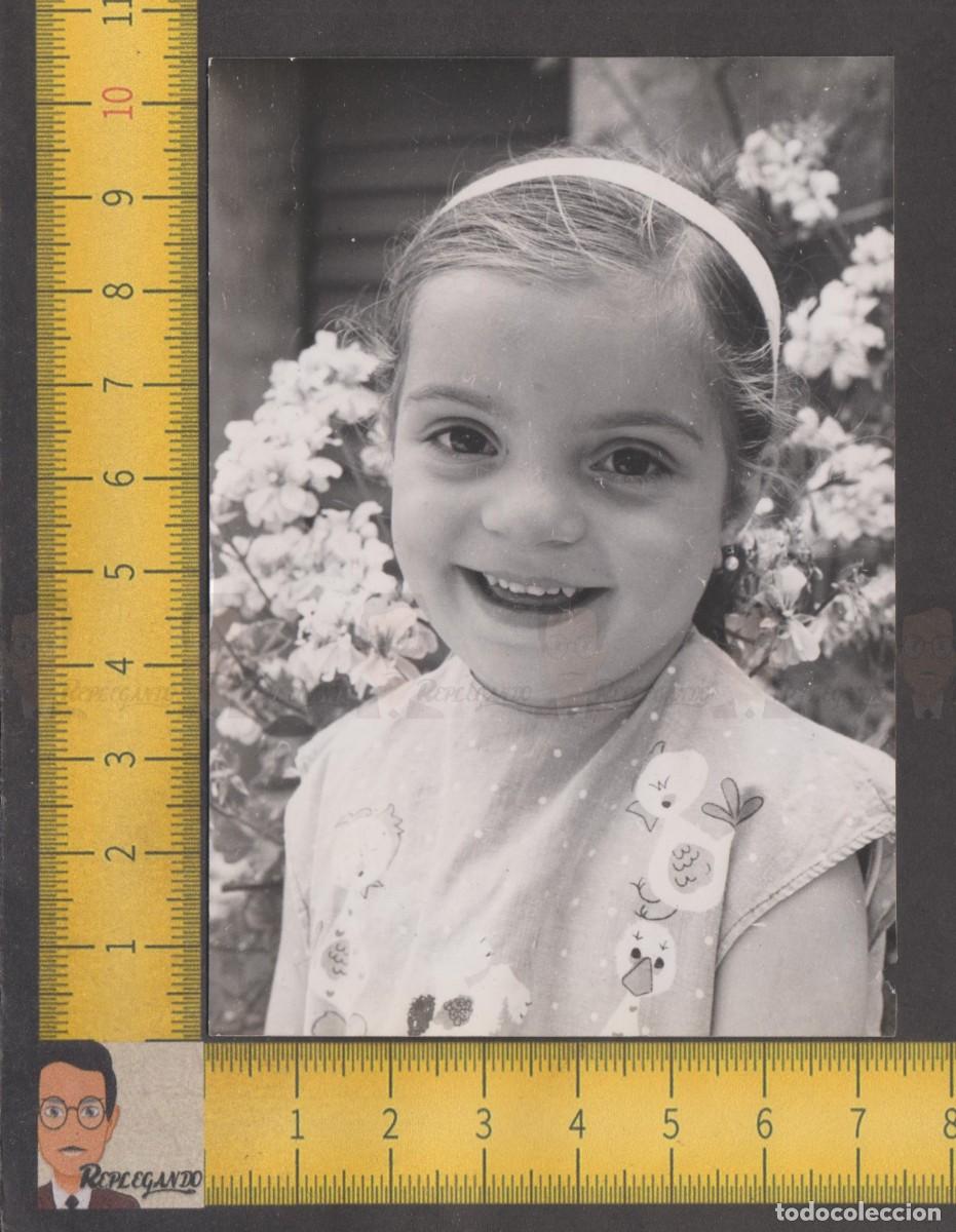 Antique Photography: RETRATO SIMP&Aacute;TICA NI&Ntilde;A SONRISA CINTA EN PELO BLUSA POLLITOS - FOTO ANTIGUA A&Ntilde;OS 50 - INFANCIA ESPA&Ntilde;A