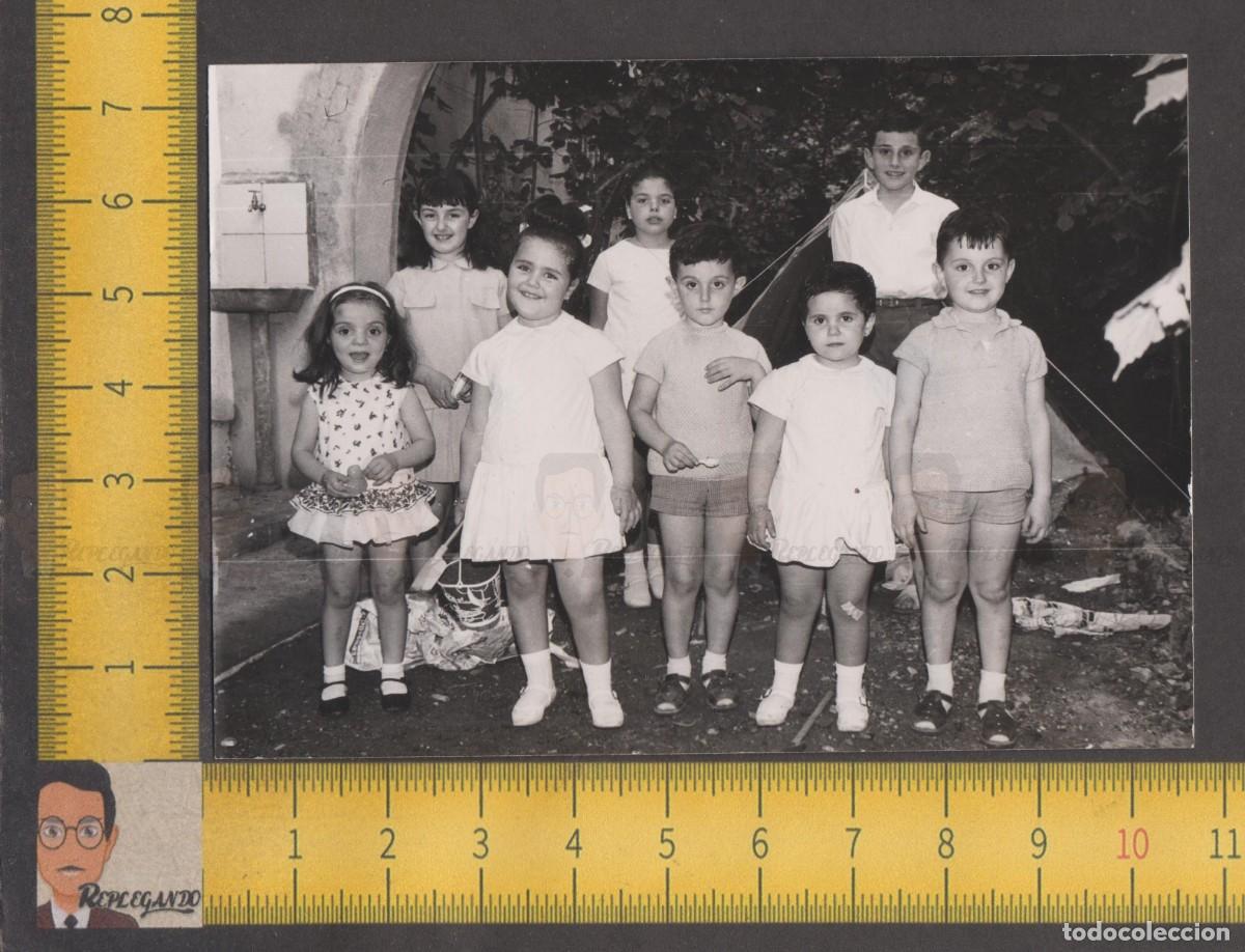 Antique Photography: NI&Ntilde;OS SONRIEN FELICES FRENTE A TIENDA CAMPA&Ntilde;A CANADIENSE - FOTO ANTIGUA A&Ntilde;OS 50 - INFANCIA ESPA&Ntilde;A