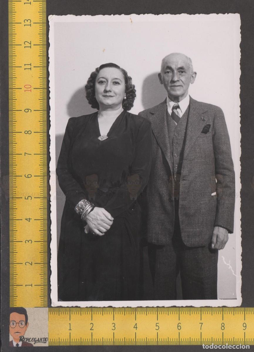Antique Photography: PAREJA MUJER VESTIDO NEGRO Y HOMBRE TRAJE POSANDO - FOTO POSTAL ANTIGUA ESTUDIO A&Ntilde;OS 40/50