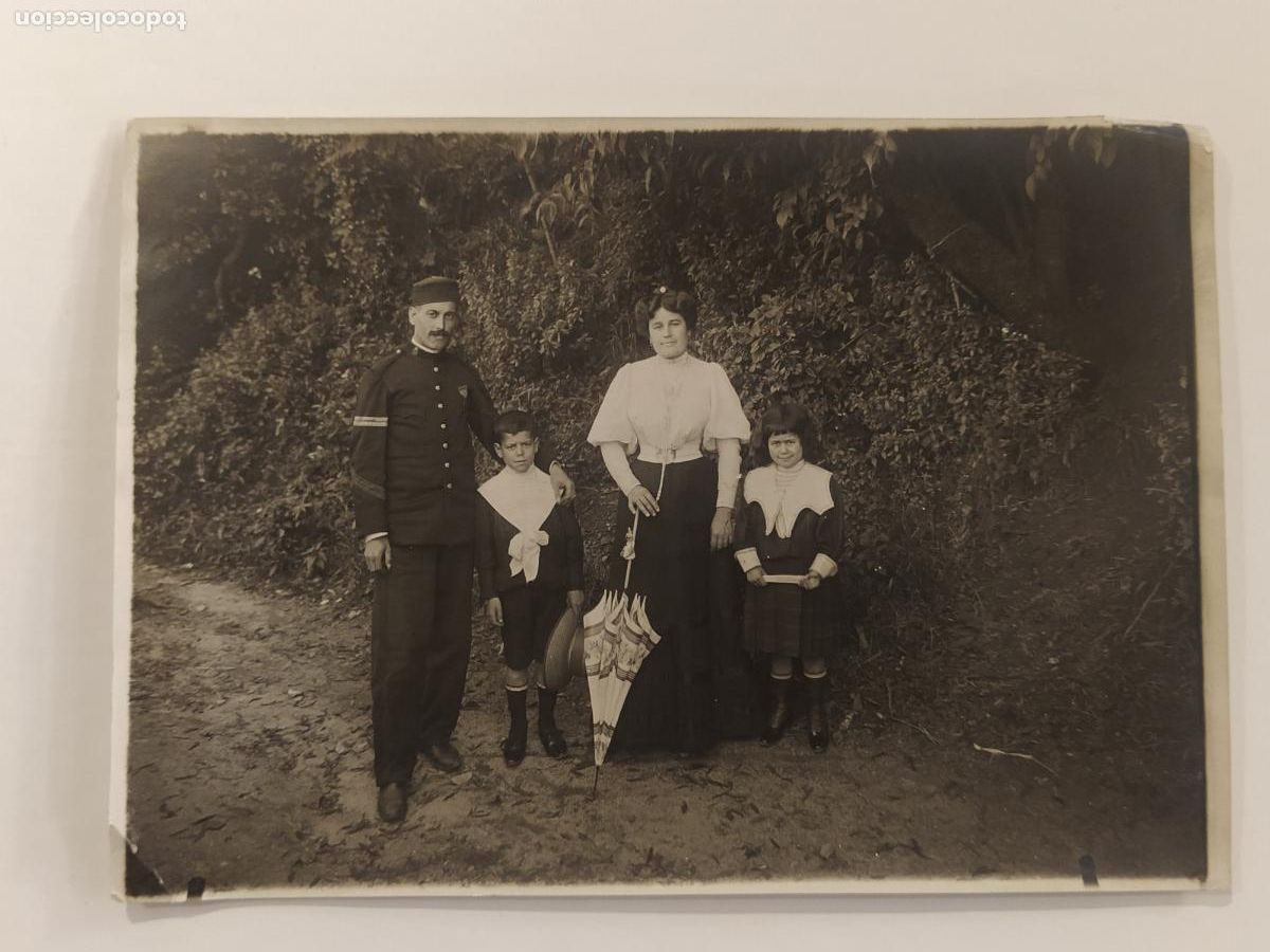 Fotograf&iacute;a antigua: MILITAR JUNTO A SU MUJER E HIJOS - PARAGUAS - FOTOGRAFIA ANTIGUA -(K-14.416)