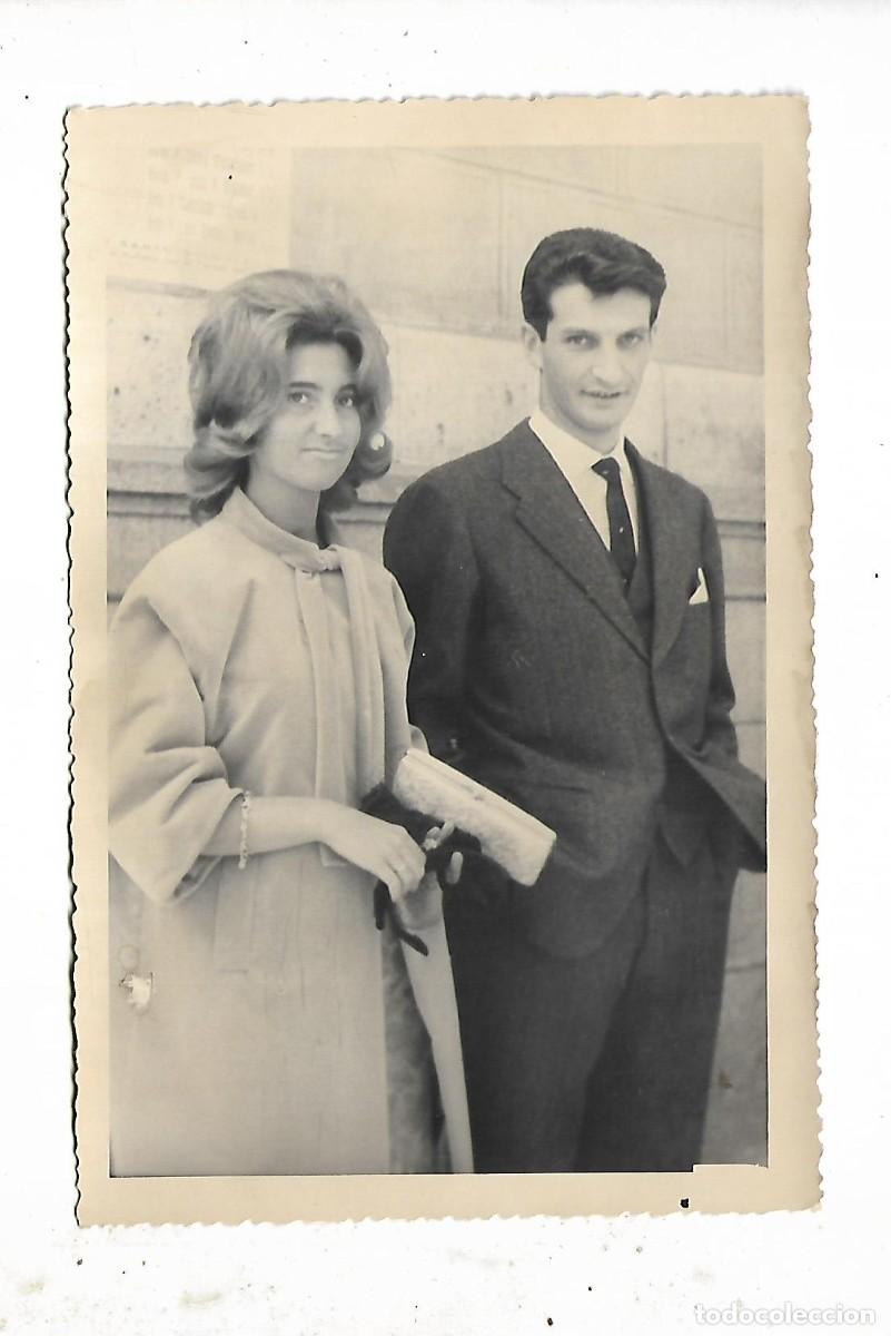 Alte Fotografie: FL - FOTOGRAF&Iacute;A ANTIGUA DE UN MATRIMONIO EN LA CALLE - FOTO - LUNA- MADRID- DE -10-3-1.961