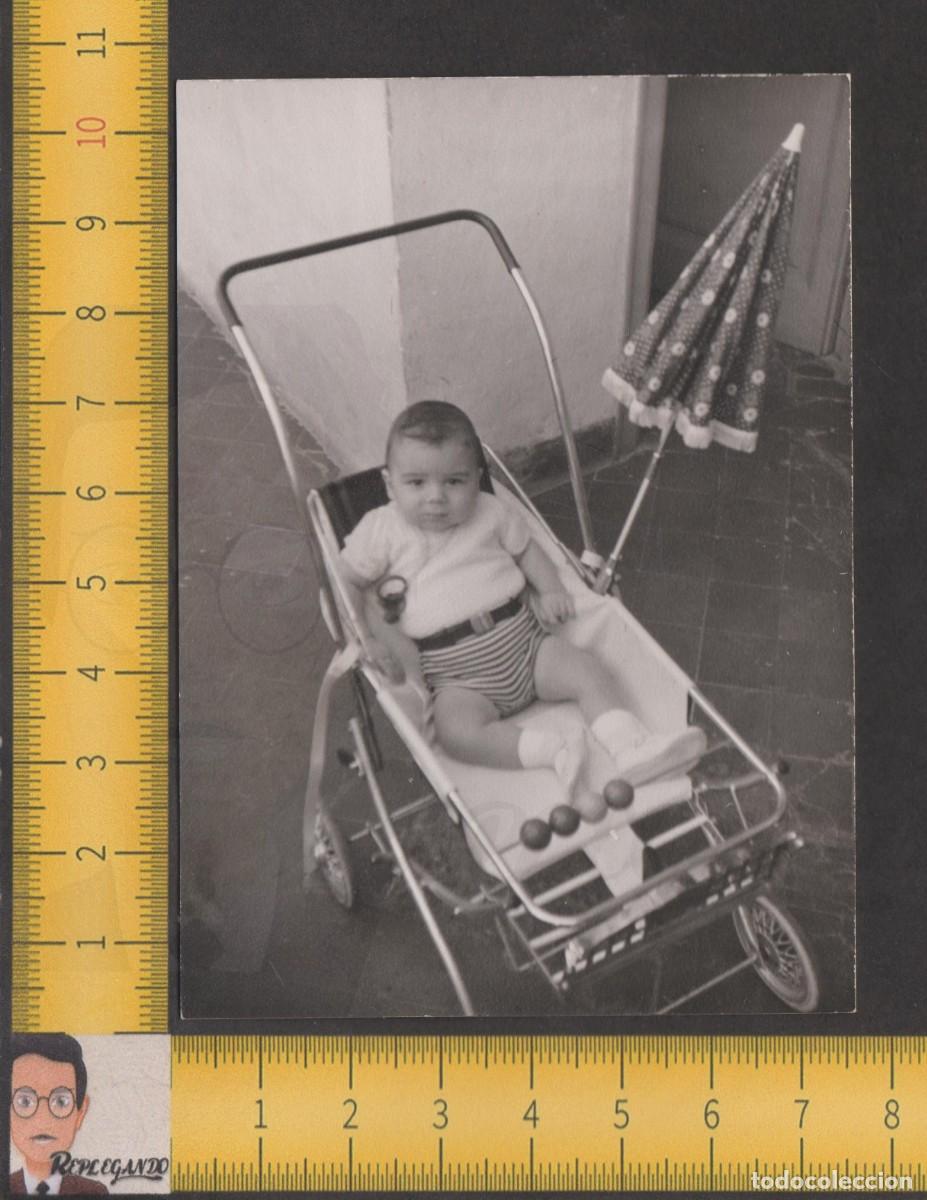 Fotograf&iacute;a antigua: BEB&Eacute; NI&Ntilde;O CHUPETE CARRICOCHE CARRITO Y SOMBRILLA - FOTO ANTIGUA A&Ntilde;OS 50/60 - INFANCIA FELIZ ESPA&Ntilde;A