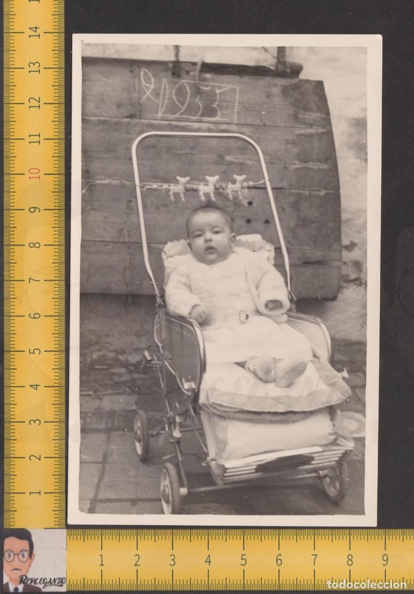 Fotografia antica: SIMP&Aacute;TICO NI&Ntilde;O BEB&Eacute; EN SU CARRICOCHE - CARRITO CIERVOS CERVATILLOS JUGUETE - FOTO ANTIGUA A&Ntilde;O 1955