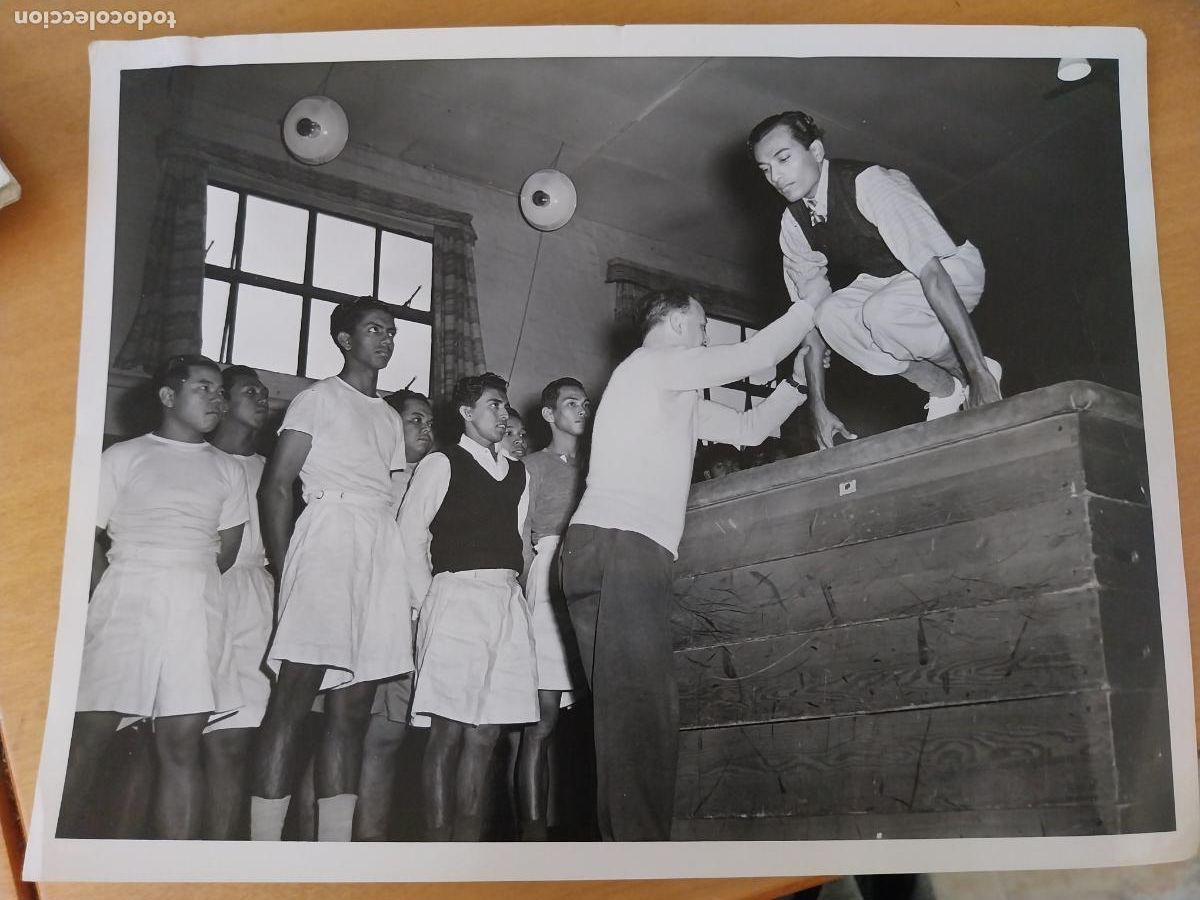 Fotograf&iacute;a antigua: LIVERPOOL ALUMNOS MALAYOS COLEGIO KIRKBY A&Ntilde;OS 50 FOTO PRESS 22X16,5CM FOTO ORIGINALL