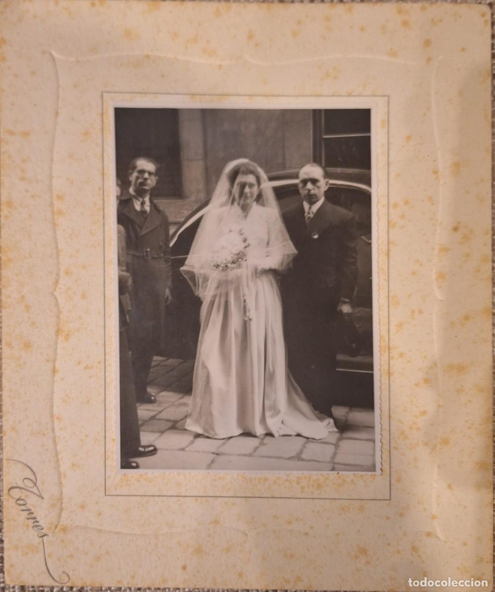 Alte Fotografie: Fotograf&iacute;a de boda &ndash; Novia con velo saliendo del coche &ndash; ca. a&ntilde;os 40 &ndash; Estudio Cornes