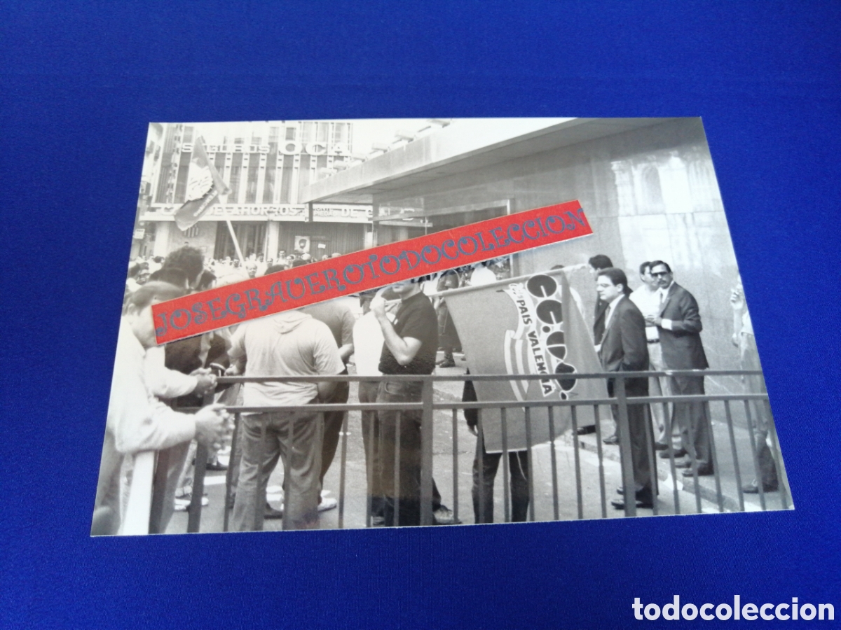 Photographie ancienne: HUELGA GENERAL 28 MAYO A&Ntilde;O 1992 VALENCIA SINDICALISTAS COMISIONES OBRERAS - CORTE INGL&Eacute;S FOTOGRAF&Iacute;A