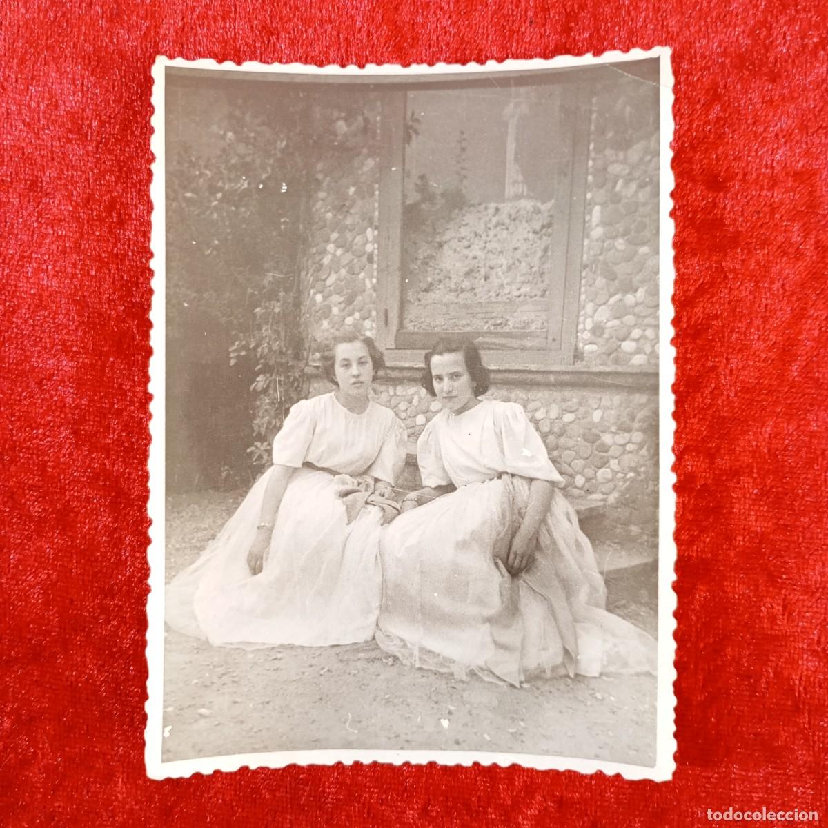 Fotografia antiga: FOTOGRAF&Iacute;A ANTIGUA - 2 NI&Ntilde;AS EN EL JARD&Iacute;N - A&Ntilde;OS 20 - BLANCO Y NEGRO / 5134