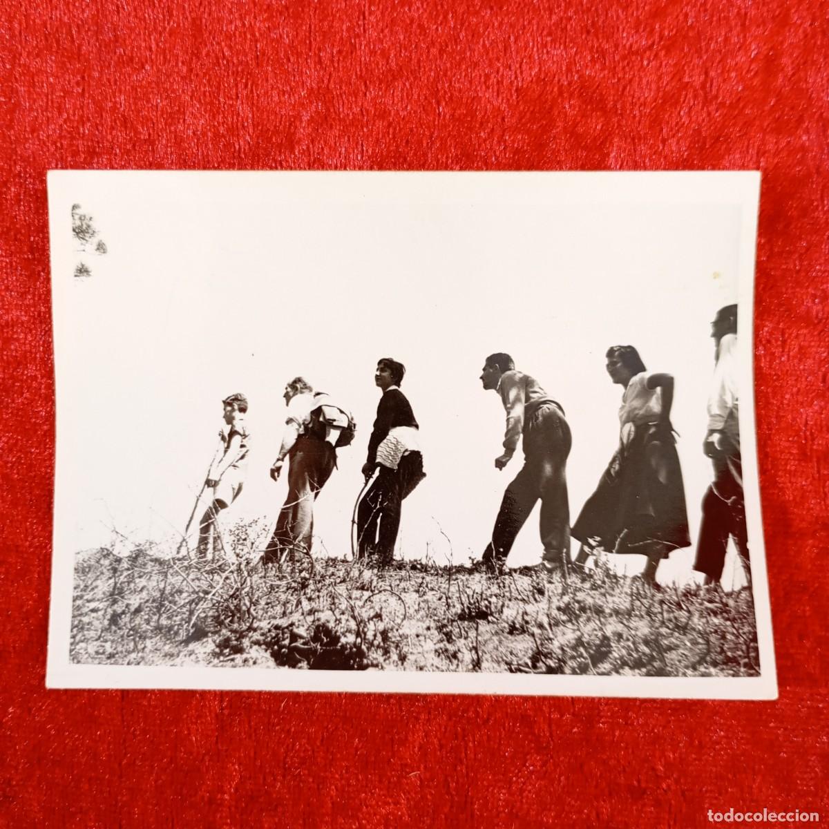 Photographie ancienne: FOTOGRAF&Iacute;A ANTIGUA - GRUPO DE CHICOS DE EXCURSI&Oacute;N POR EL CAMPO - A&Ntilde;OS 30 - BLANCO Y NEGRO / 5135