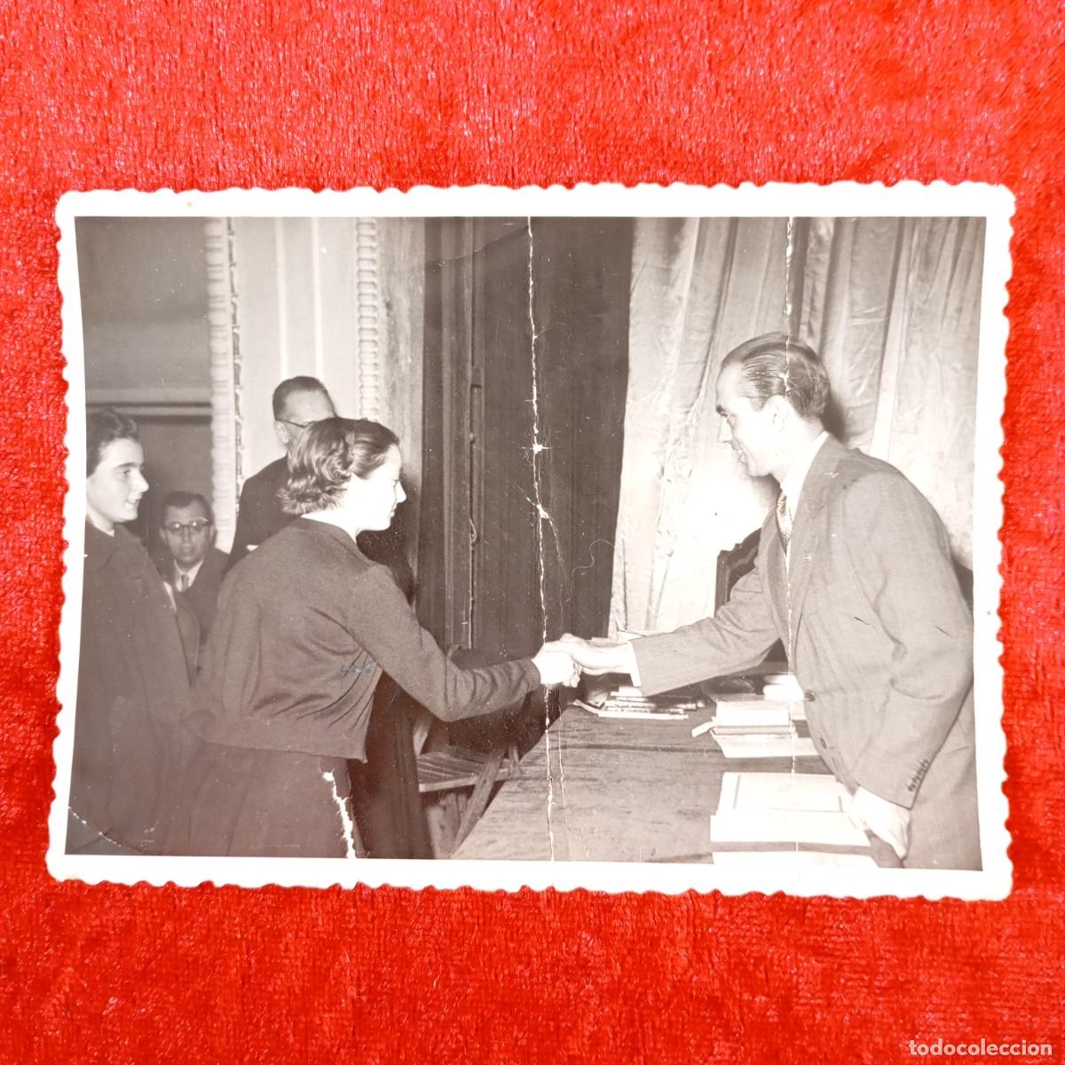 Photographie ancienne: FOTOGRAF&Iacute;A ANTIGUA - ENTREGA DE PREMIOS CERTAMEN LITERARIO - A&Ntilde;OS 40 - BLANCO Y NEGRO / 5139