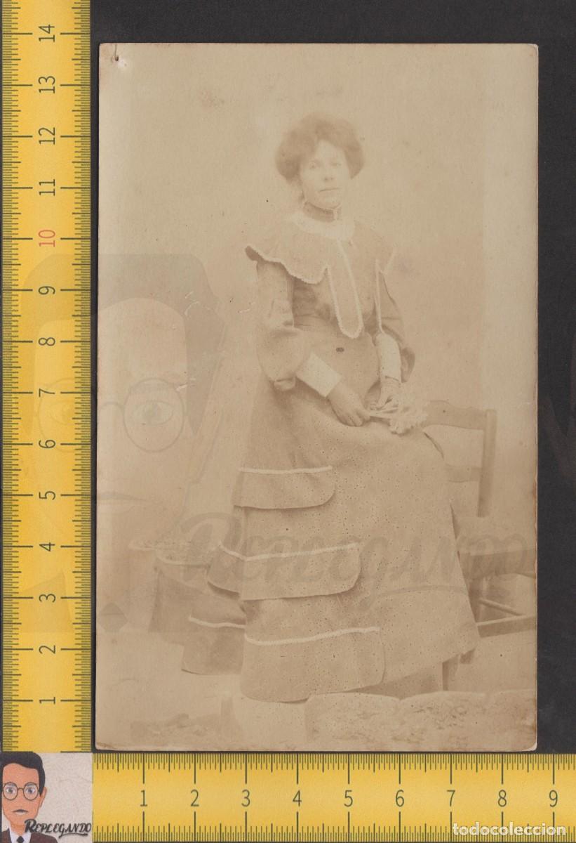 Fotografia antica: MUJER POSA CON RAMILLETE FLORES SILLA - FOTO ANTIGUA A&Ntilde;OS 10/20 - &Eacute;MULSION PERRON - MACON FRANCE 001
