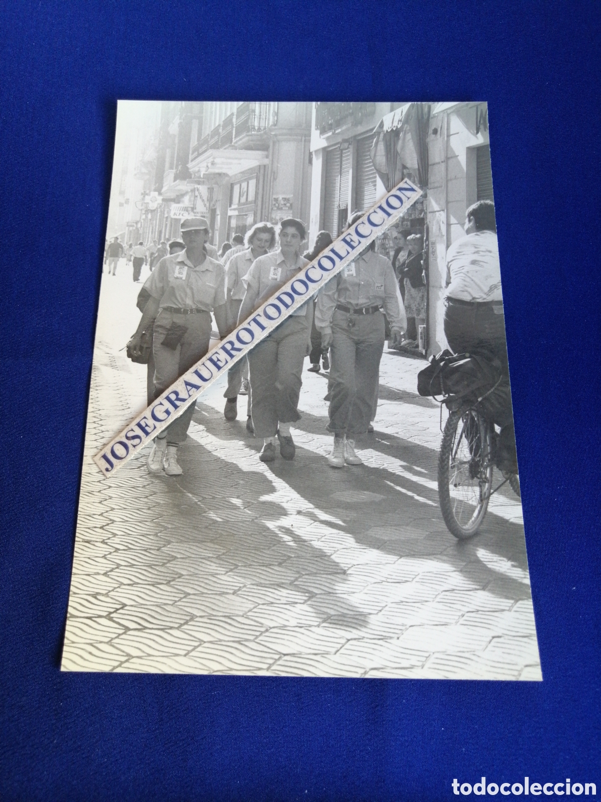 Fotografia antica: HUELGA GENERAL 28 MAYO A&Ntilde;O 1992 (VALENCIA) MUJER TRABAJADORA - PASEO DE RUZAFA- HUELGA ESPA&Ntilde;A