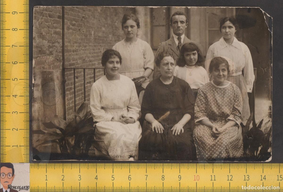 Antique Photography: RETRATO FAMILIAR - ABUELA SE&Ntilde;ORA CON MUJERES Y HOMBRE - NI&Ntilde;A HIJA - FOTO POSTAL ANTIGUA A&Ntilde;OS 30/40