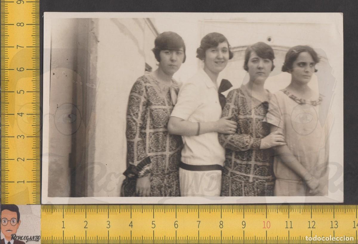 Fotografia antica: GRUPO NI&Ntilde;AS AMIGAS POSANDO - GEMELAS MELLIZAS CHICAS - FOTO ANTIGUA A&Ntilde;O 1926 - INFANCIA ESPA&Ntilde;A