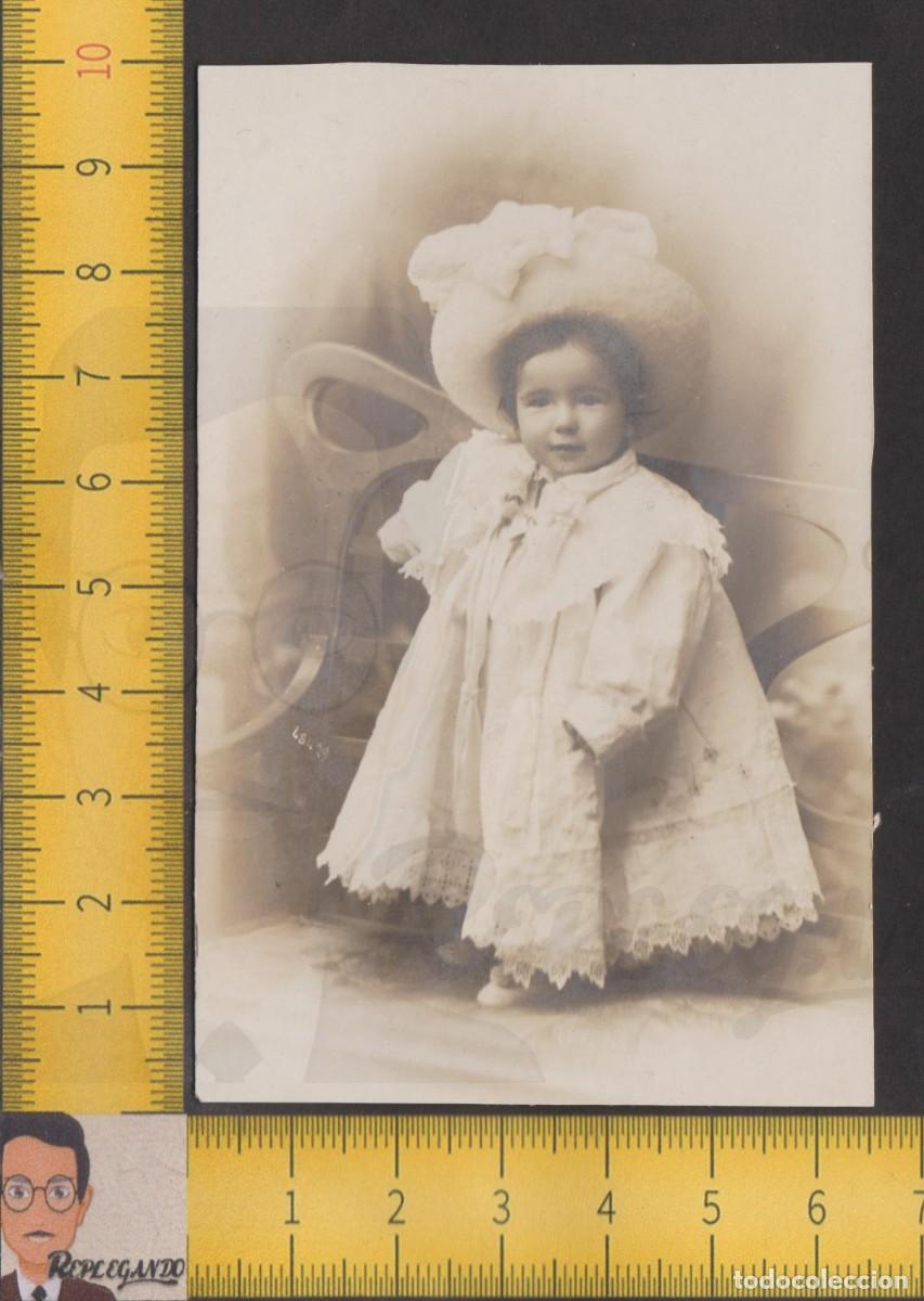 Fotografia antica: RETRATO SIMP&Aacute;TICA NI&Ntilde;A VESTIDO BLANCO Y GRAN SOMBRERO - CLASE ALTA - FOTO ANTIGUA CIRCA 1920 : 001