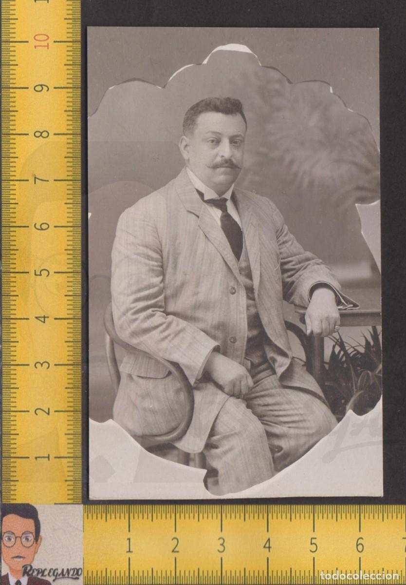 Fotografia antica: RETRATO ELEGANTE HOMBRE CON TRAJE Y BIGOTE SENTADO EN SILLA - SE&Ntilde;OR - FOTO ANTIGUA CIRCA 1920 : 001