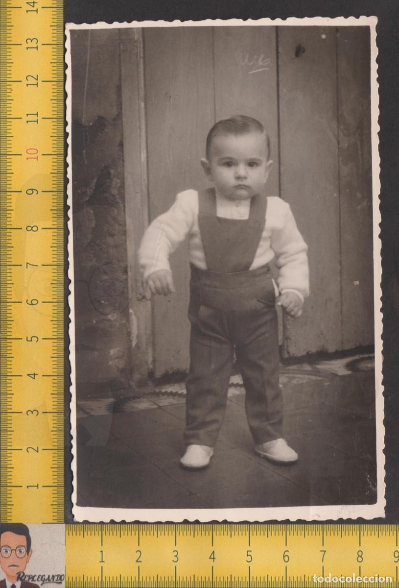 Alte Fotografie: RETRATO SIMP&Aacute;TICO NI&Ntilde;O PELO REPEINADO PETO Y POSE - FOTO ANTIGUA A&Ntilde;OS 40/50 - ESPA&Ntilde;A INFANCIA