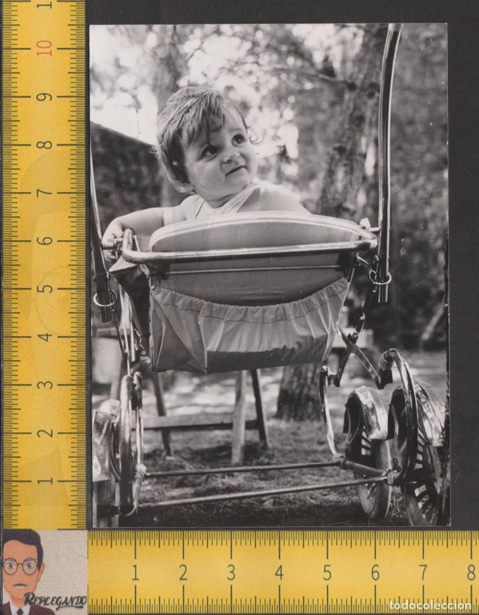 Fotografia antica: NI&Ntilde;O EN CARRICOCHE DE &Eacute;POCA / CARRITO DE BEB&Eacute; / FOTO ANTIGUA A&Ntilde;OS 50 / INFANCIA ESPA&Ntilde;A