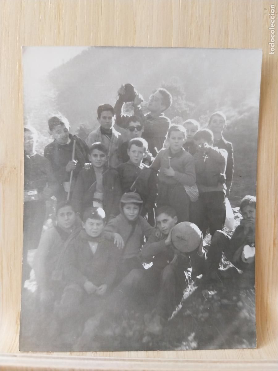 Fotografia antica: NI&Ntilde;OS MUCHACHOS EXCURSION A&Ntilde;OS 60 FOTO FOTOGRAFIA TAMA&Ntilde;O 12X9.3CMS *