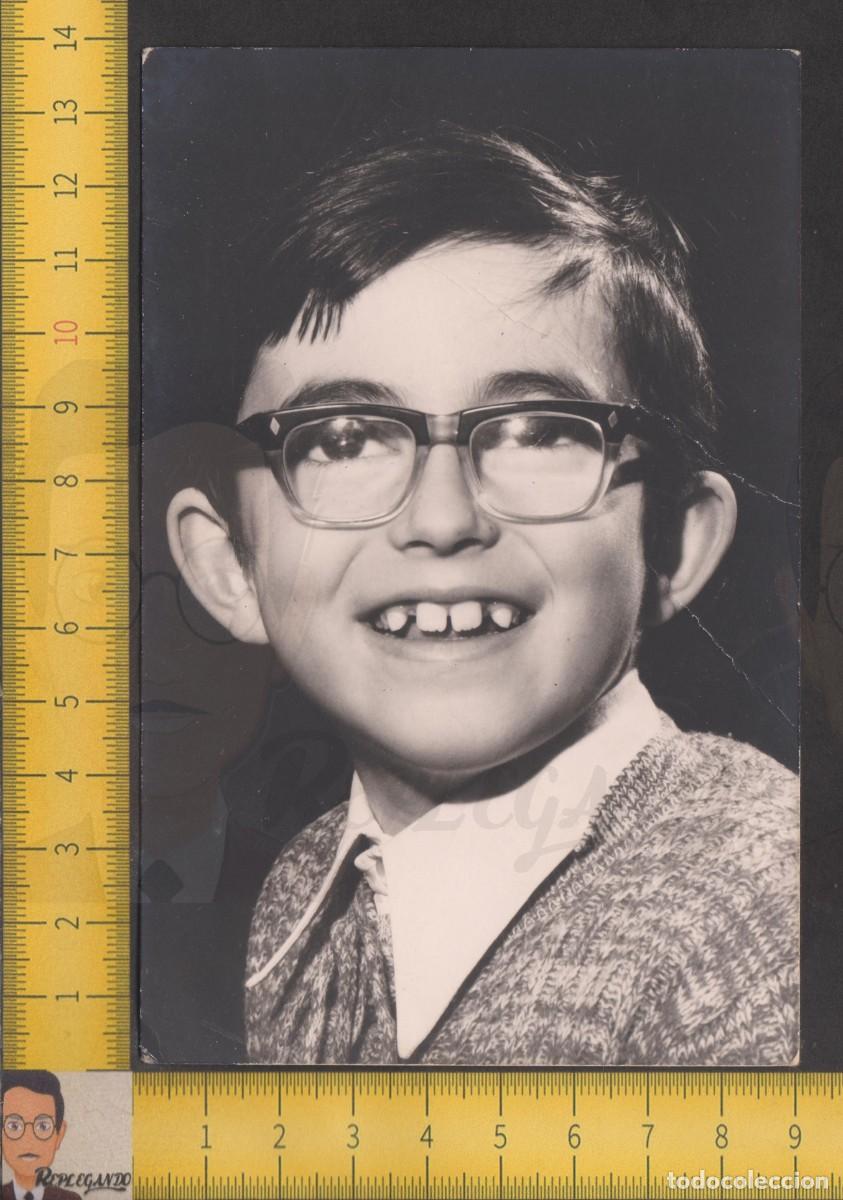 Fotograf&iacute;a antigua: RETRATO SIMP&Aacute;TICO NI&Ntilde;O CON GAFAS SONRIENDO - FOTO ANTIGUA ESTUDIO A&Ntilde;OS 50/60 - INFANCIA RISA ESPA&Ntilde;A