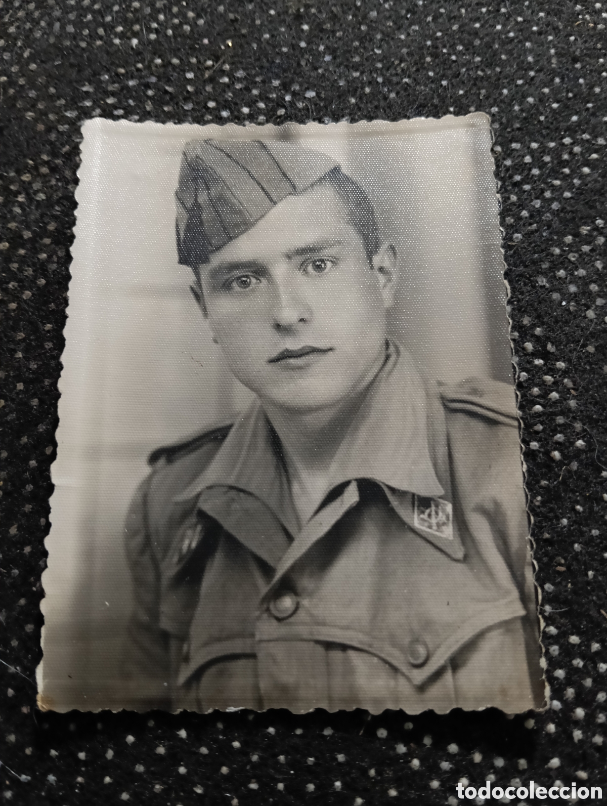 Fotograf&iacute;a antigua: 1946, fotograf&iacute;a de un soldado en La Linea de la Concepci&oacute;n provincia de C&aacute;diz