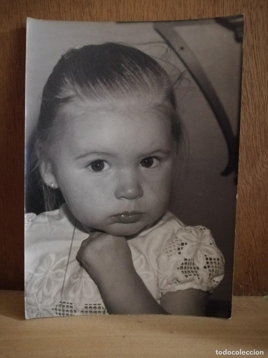 Fotografia antiga: Fotograf&iacute;a Antigua 9,6x13,6 Mate - Preciosa ni&ntilde;a posando
