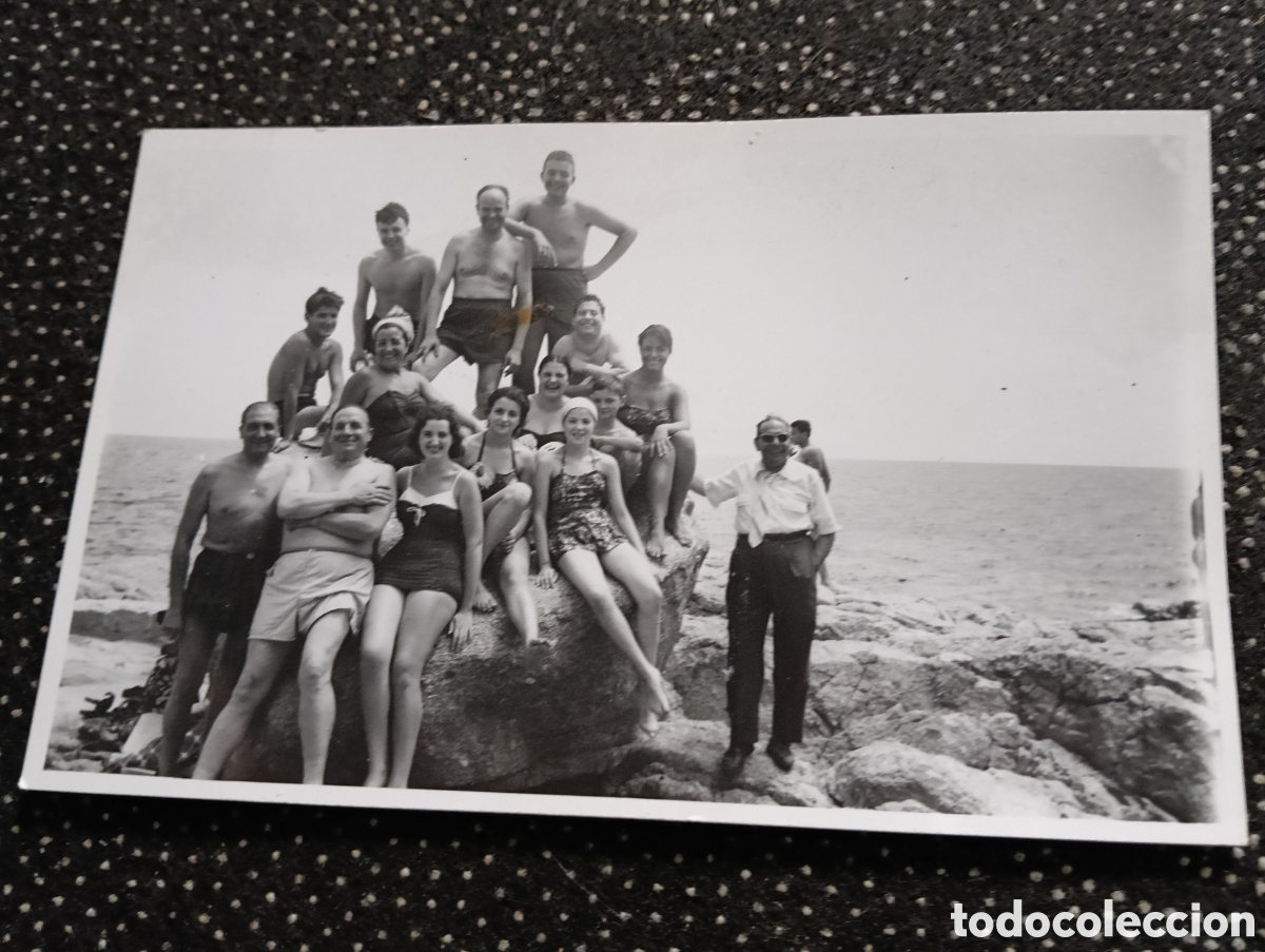 Fotografia antiga: Fotograf&iacute;a 1960 un d&iacute;a de excursi&oacute;n a Calella de Palafrugell