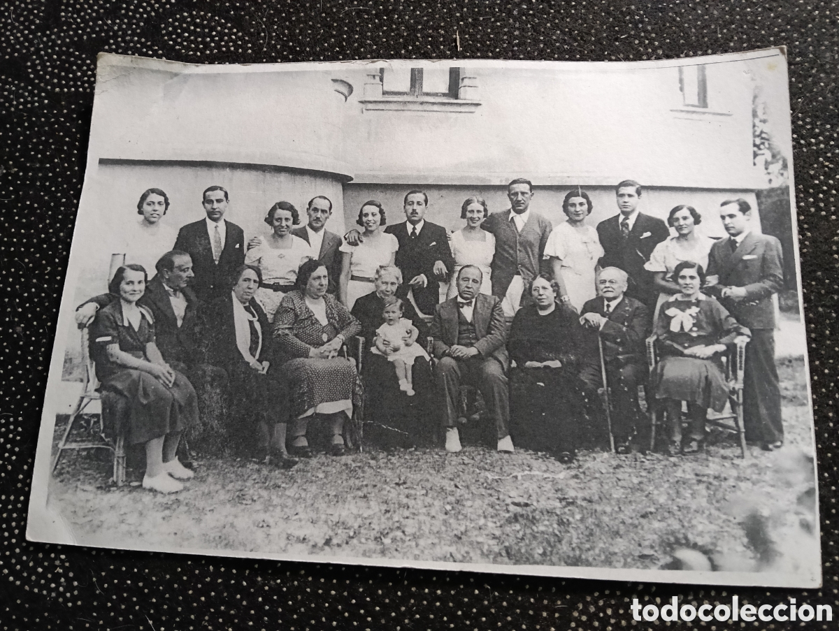 Photographie ancienne: Fotograf&iacute;a del inventor de la m&aacute;quina de coser ELNA de Suiza con amigos y familiares