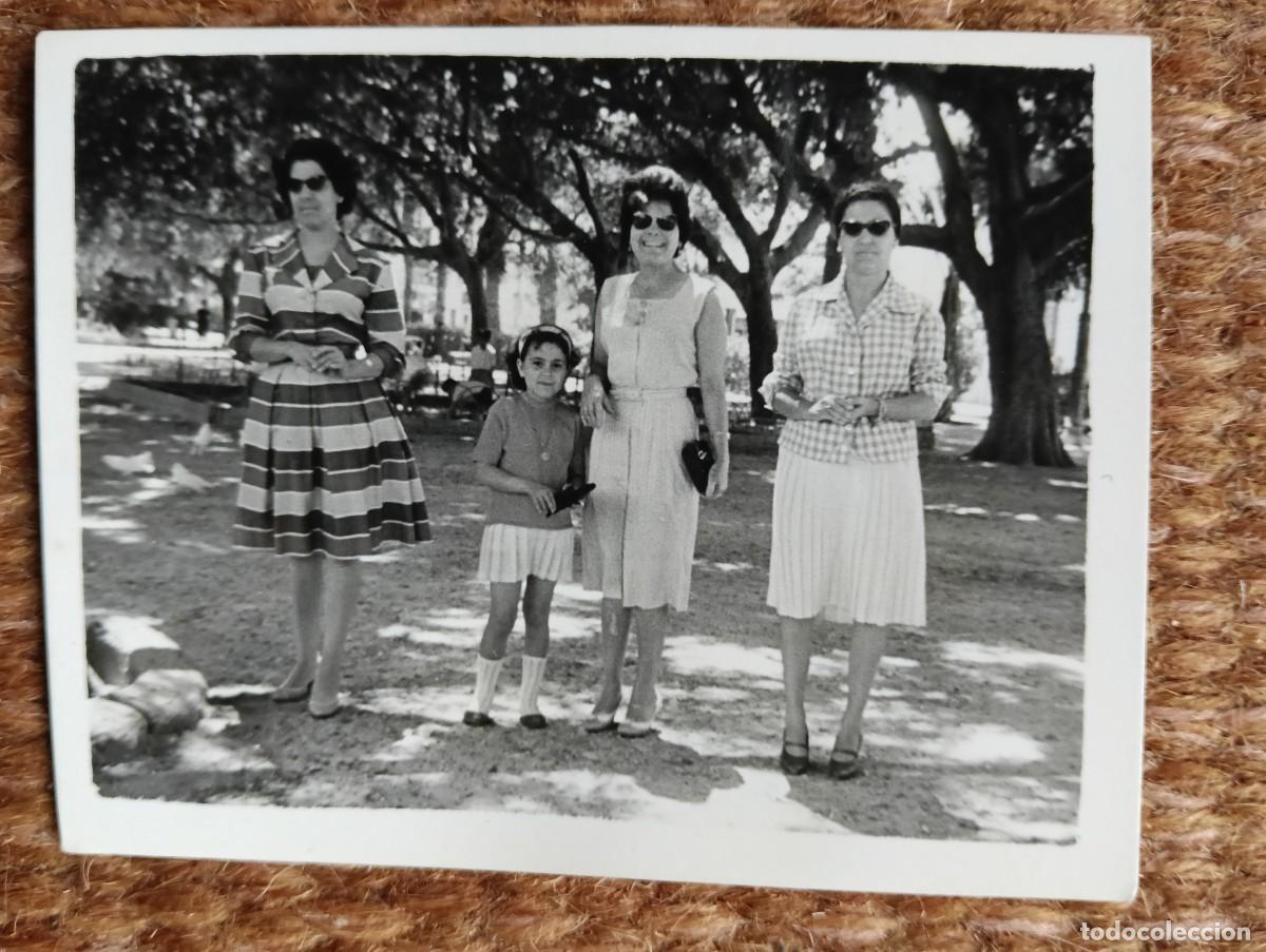 Fotografia antiga: ALICANTE - FAMILIA- FOTO REDONDO - FOTOGRAFO MINUTERO